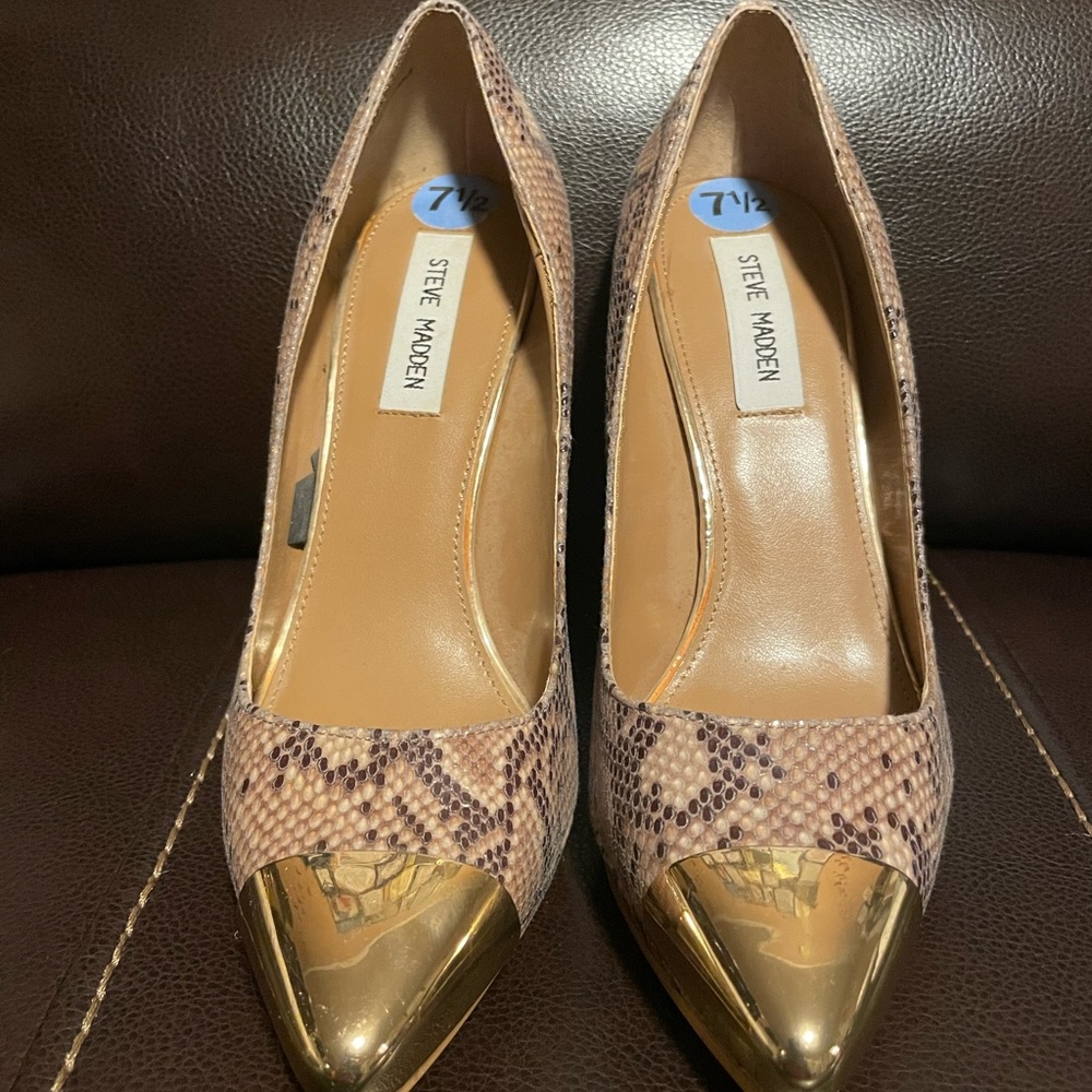 Steve Madden Snake Skin Tan and Brown  With Gold Tip 7 1/2